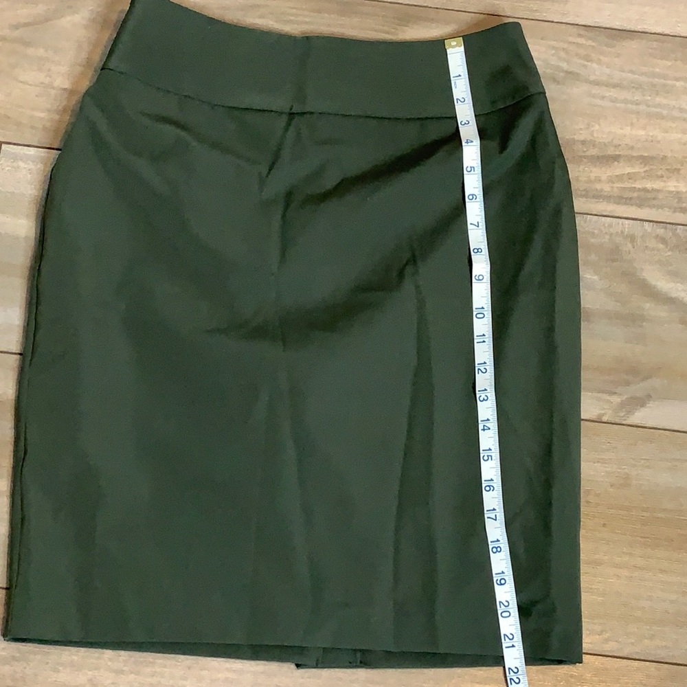 Worthington Olive Green Pencil Skirt Size 4 excellent Conditions